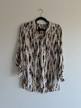 Dynamite Leopard Print Blouse | Lightweight V-Neck Top | 3/4 Sleeve | Size XS